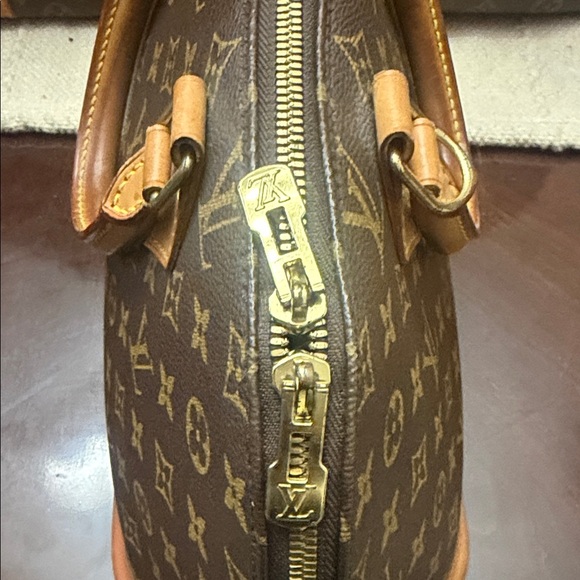 Louis Vuitton Monogram Canvas Men's Bag - Picture 2 of 9